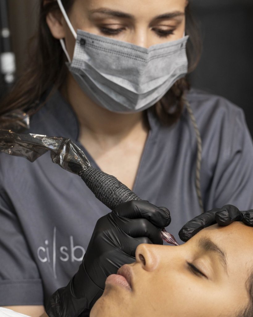 Maquillage semi-permanent pour sourcils, yeux et lèvres – Cilsbox Bruxelles